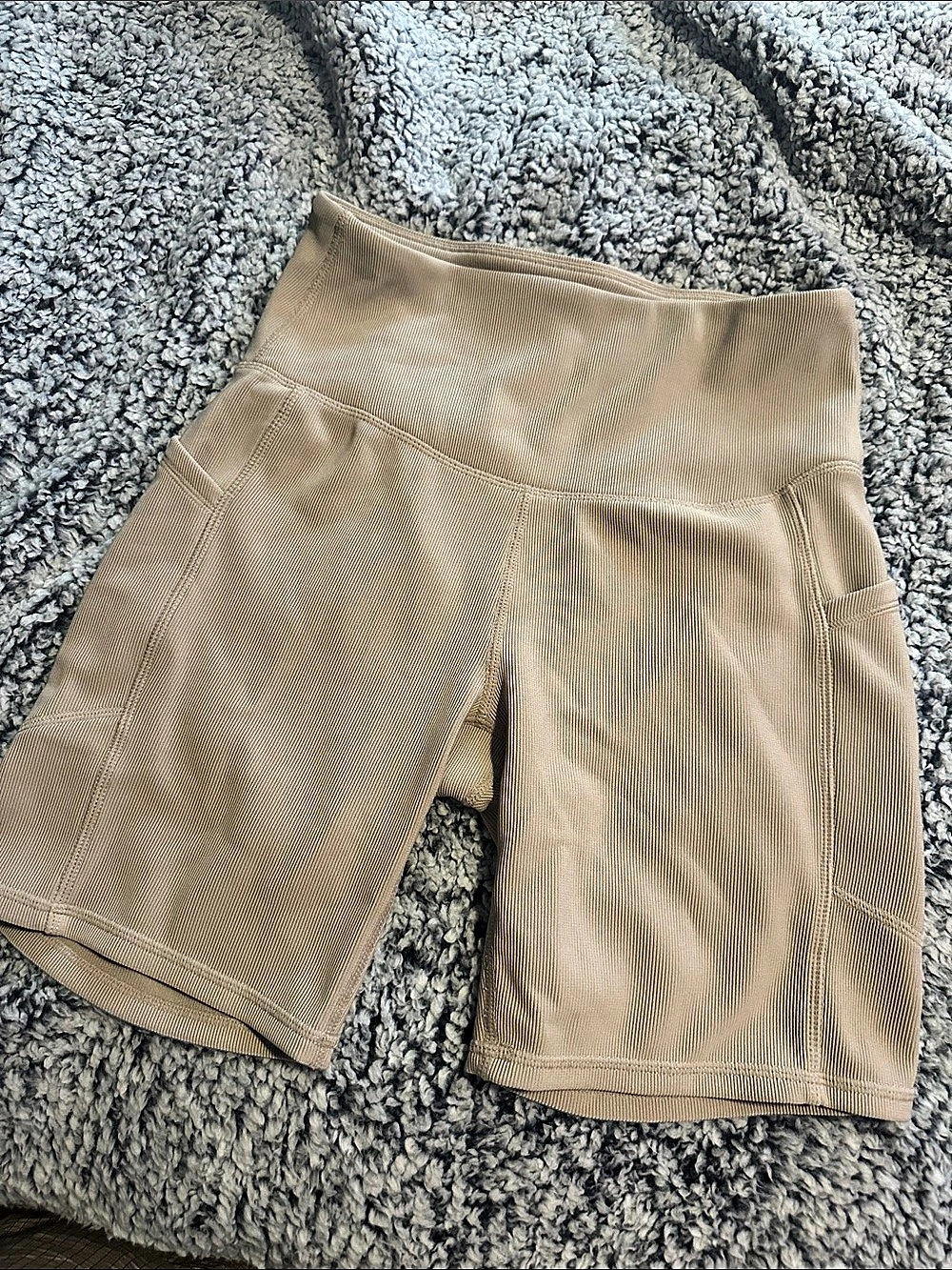 Women's Bike Shorts cream/tan Size Medium excellent used condition